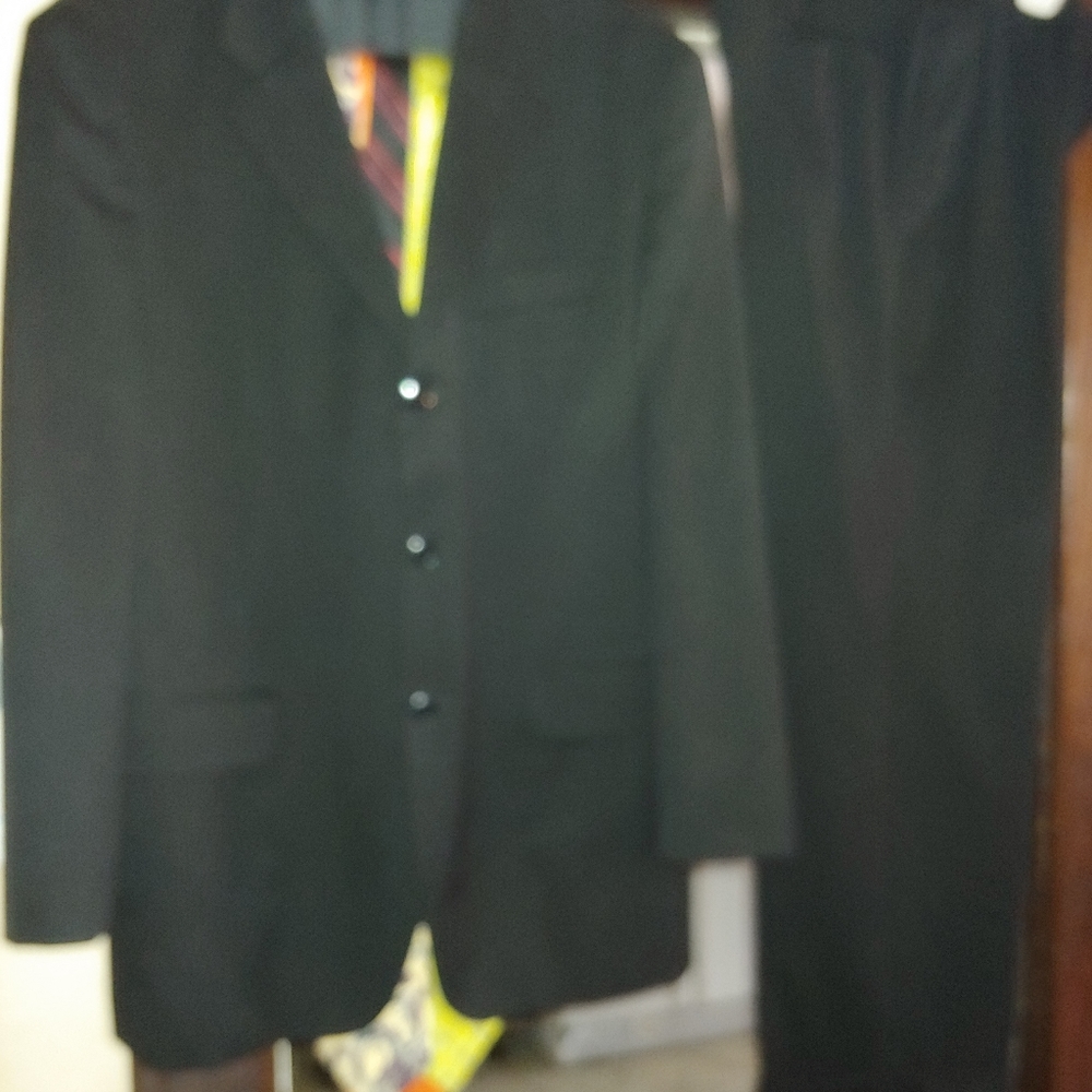 Mens solid black suit - Picture 6 of 7
